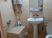 Neftçilər metrosu, Xəzər klinikanın arxası