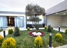 Həyət evi, Merdekan qesebesi