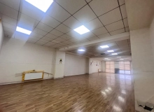 28 May metrosuna piyada məsafədə