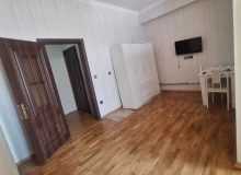 Q.Qarayev metrosu yaxınığında, Kristal Abşeron