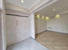 Dərnəgül metrosunun çıxışı, West Town yaşayış kompleksi