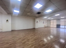28 May metrosuna piyada məsafədə