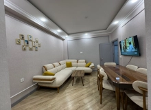 Cəfər Xəndan küçəsi, West Town yaşayış kompleksi