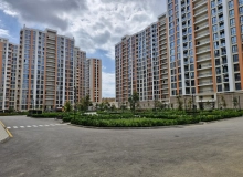 Dərnəgül metrosunun çıxışı, West Town yaşayış kompleksi
