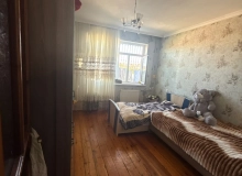 Qaraçuxur qəsəbəsi, 318 saylı məktəbin yanında