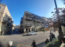 Axundov Bağının yanı
