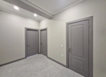 Dərnəgül metrosunun çıxışı, West Town yaşayış kompleksi