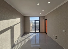 Dərnəgül metrosunun çıxışı, West Town yaşayış kompleksi
