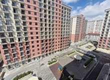 Dərnəgül metrosunun çıxışı, West Town yaşayış kompleksi