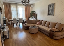 Bayıl qəsəbəsi,Bayraq meydanına piyada məsafədə.