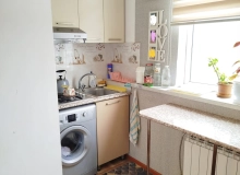 Razində, 80 və 310 saylı məktəblərin yanı