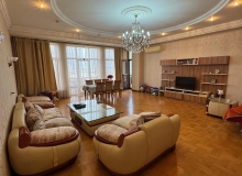 Ü.Hacıbəyov küçəsi