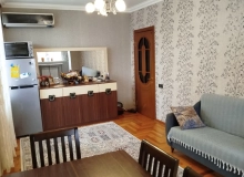 Razində, 80 və 310 saylı məktəblərin yanı