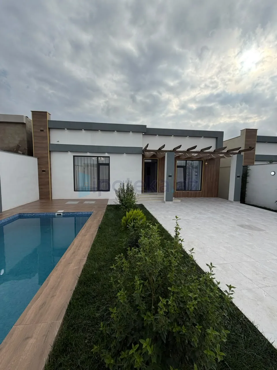 4 Otaq, Bağlar, Xəzər r., Şüvəlan q., 140.00 m²