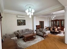 Səbail rayonunda, Sahil Metrosunun yanı