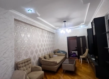 Abşeron Rayonu Xırdalan Şəhərində İrşad Elektroniksin yanı