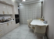 Binəqədi rayonu, Cəfər Xəndan küçəsi, West Town yaşayış kompleksi