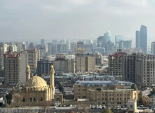 Nərimanov heykəlinin yanı