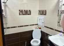 Memar Əcəmi metrosuna yaxın, Yeganə Şadlıq Sarayının arxasında.