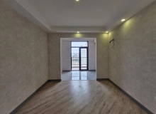 Dərnəgül metrosunun çıxışı, West Town yaşayış kompleksi