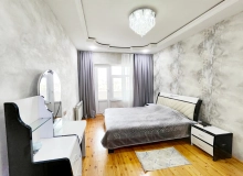 Köhnə Günəşli, Venesiya şadlıq sarayının yanı