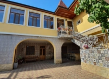 Satılır Satılır 12 otaqlı həyət evi/bağ evi 450 m², Şüvəlan q.