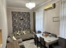 Neftçilər metrosunun yaxını, 214 nömrəli məktəbin yanı