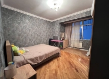 Əhmədli metrosunun yanında