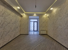 Dərnəgül metrosunun çıxışı, West Town yaşayış kompleksi