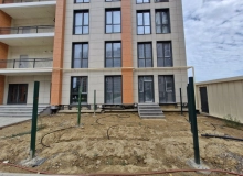 Dərnəgül metrosunun çıxışı, West Town yaşayış kompleksi