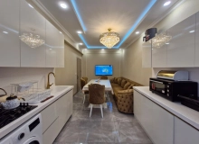 Dərnəgül metrosunun çıxışı, West Town yaşayış kompleksi
